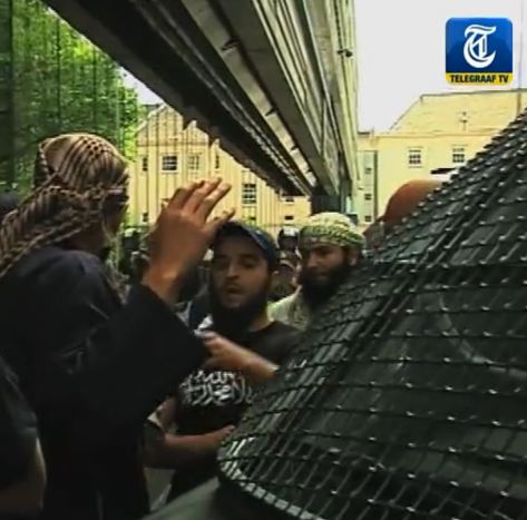 οι οπαδοί της ISIS στη Χάγη για να διαδηλώσουν υπερ της τρομοκρατίας