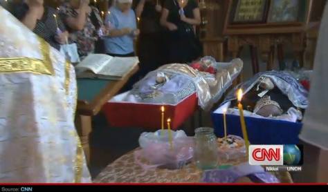 Ακόμα και το CNN έδειξε τισ κηδείες των μικρών παιδιών