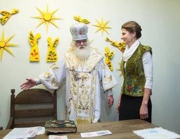 η καρικατούρα του Αγίου και η γυναίκα του καρτούν εξουσίας Μαρίνα Ποροσένκο